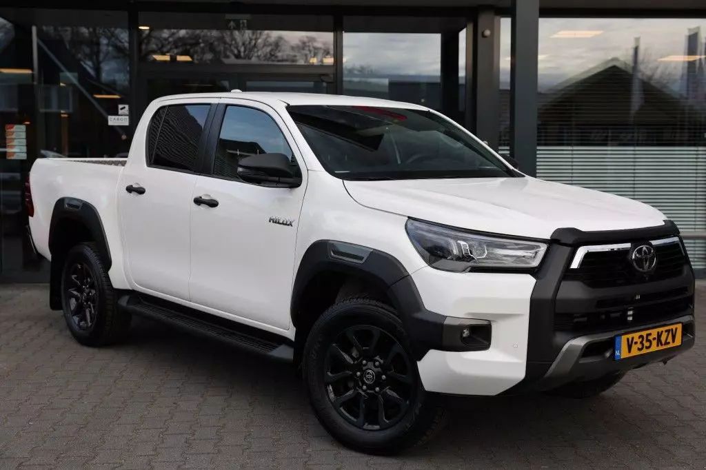 TOYOTA hilux 2.8 d-4d dubbel cabin invincible 2 sitz a/t 4wd van Vehículo de motor 52.995 €
