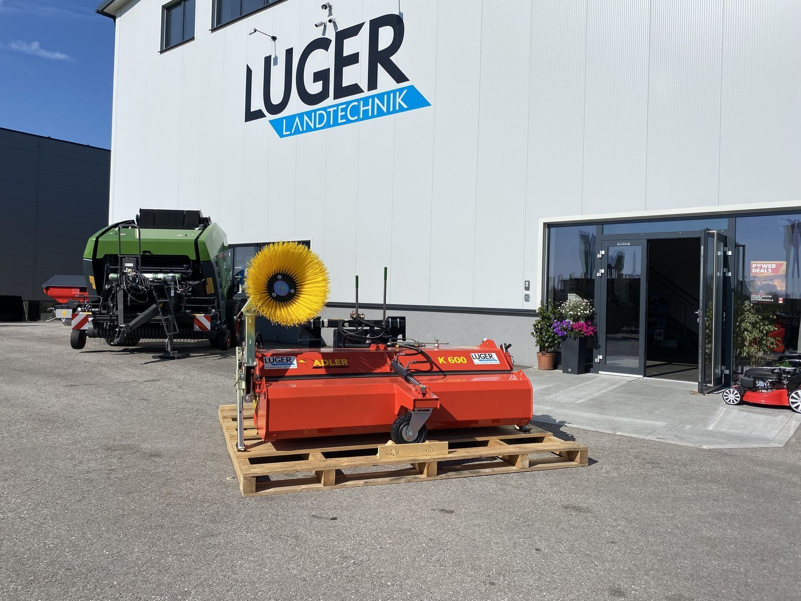 E-FARM: Adler kehrmaschine k600-210 - Equipamiento municipal - id ZAUXPC6 - 7667 € - Año: 2025 - Austria