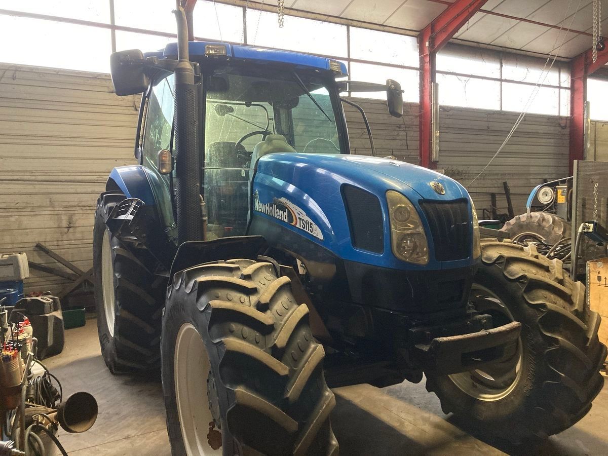 E-FARM: New Holland TM115 - Tracteur - id DSHJSMZ - Année: 2004 - Lecture du nombre d'heure: 6 600,Puissance du moteur (chevaux): 115,France