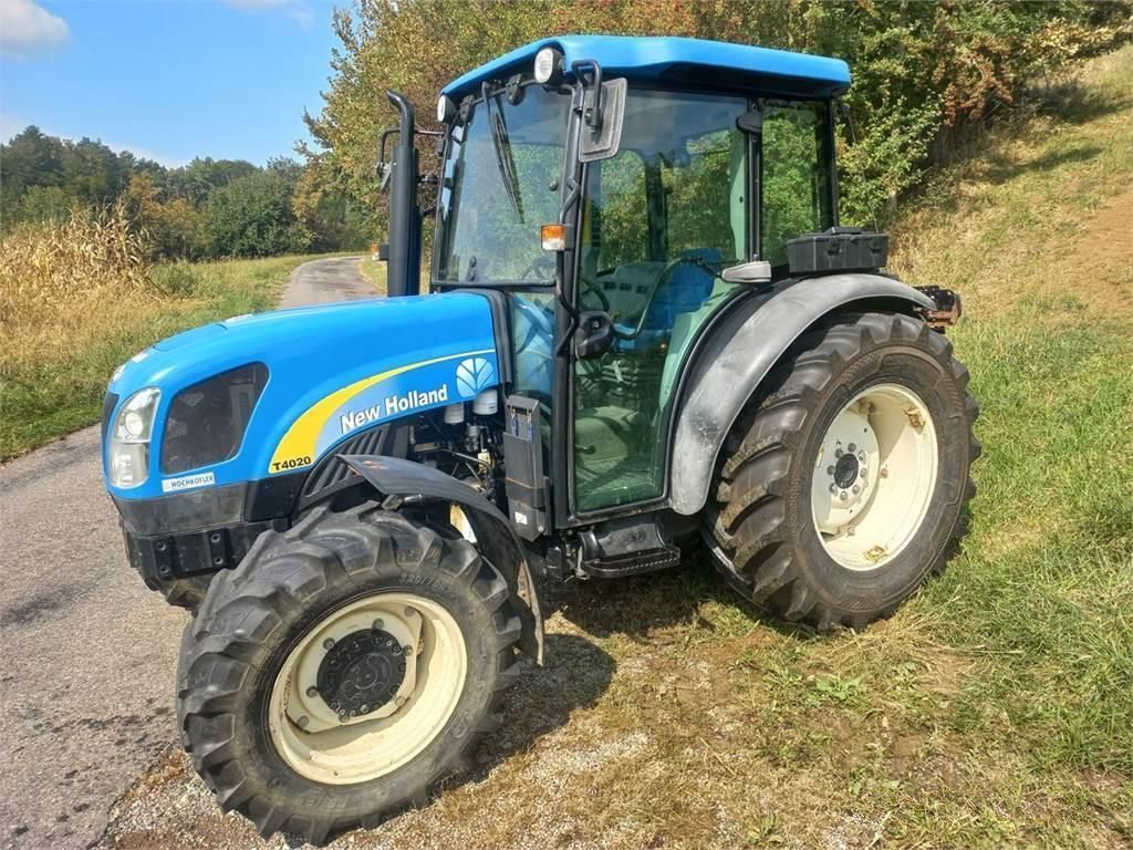 E-FARM: New Holland T4020 Deluxe - Tractor - id IAJ4DSX - 30.885 € - Año: 2009 - Horas: 5550,Potencia del motor: 65,Austria