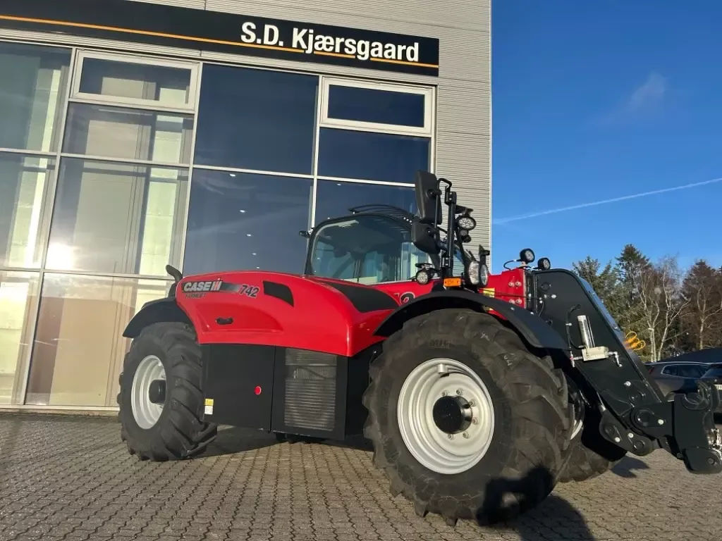 E-FARM: Case IH 742 - Teleskoplader - id L9SEYDX - 118.619 € - Baujahr: 2024 - Motorleistung (PS): 150,Dänemark
