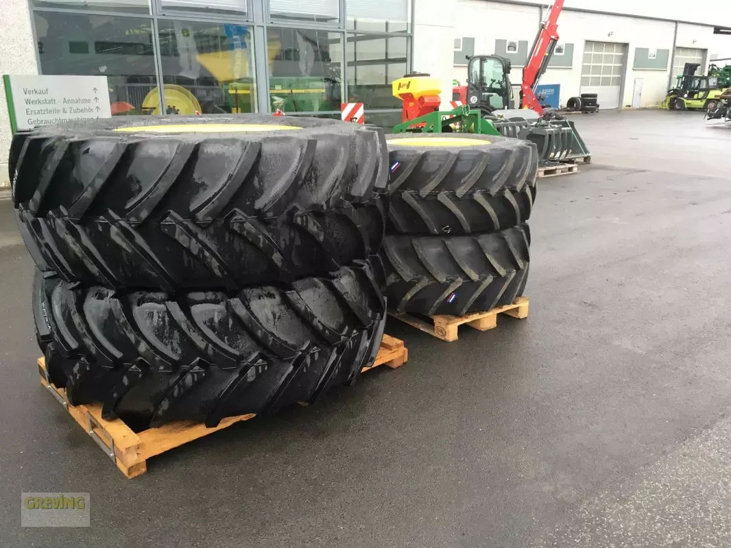 E-FARM: Mitas 650/65 r38 + 540/65r28 - Koło i gąsienica - id VAZDHNC - 8500 € - Niemcy