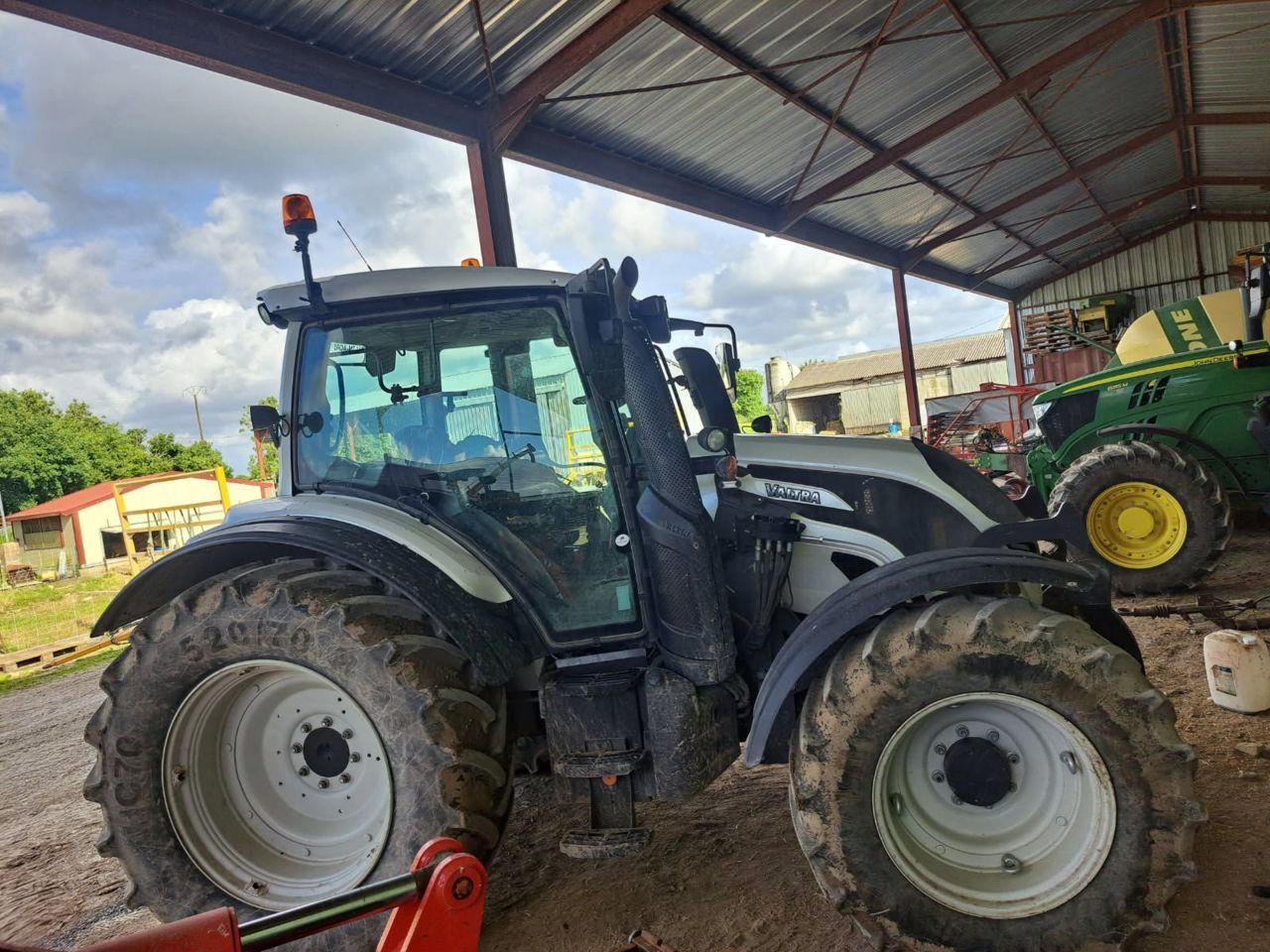 E-FARM: Valtra N114e - Tracteur - id U9RSTAM - Année: 2020 - Lecture du nombre d'heure: 3 350,Puissance du moteur (chevaux): 125,France