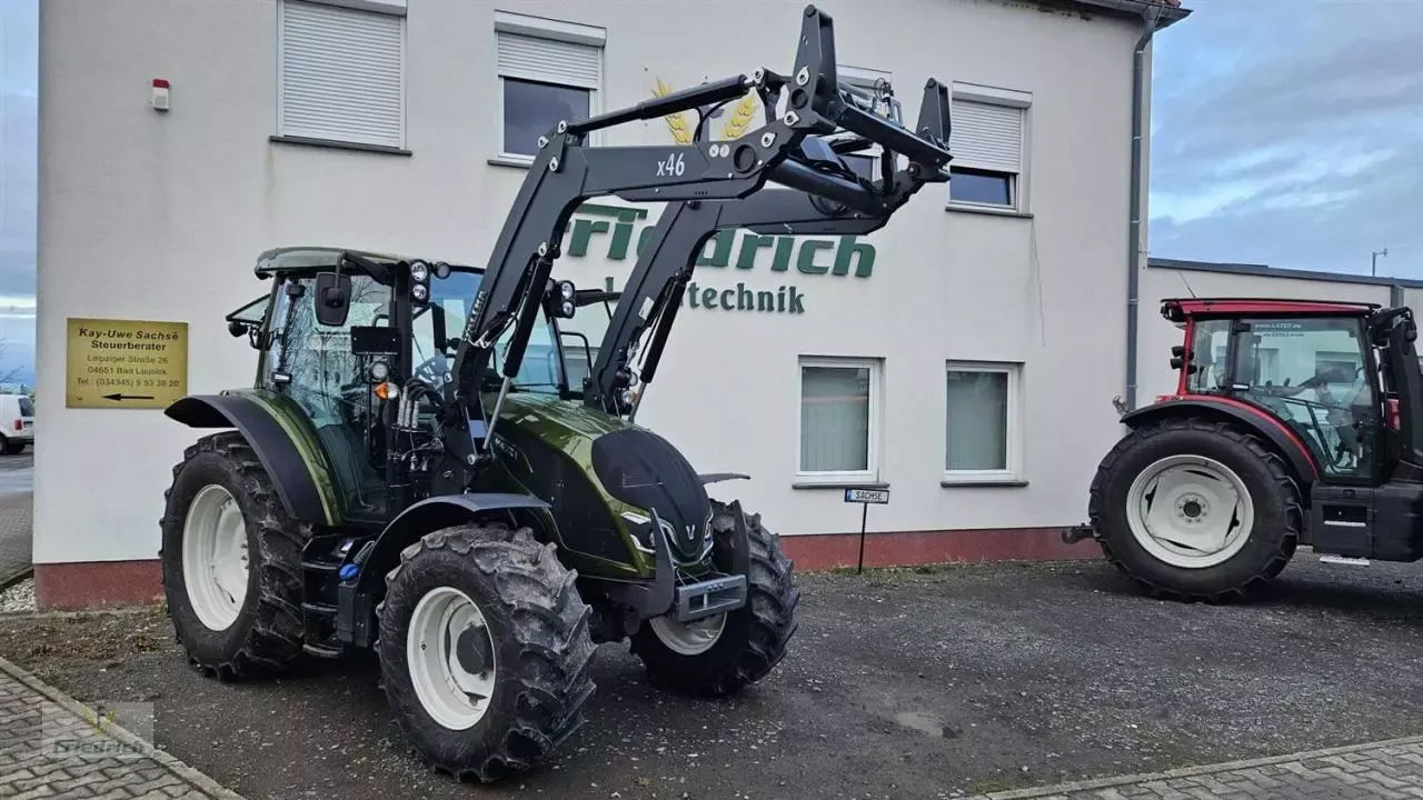 E-FARM: Valtra A115 - Trattore - id WBF96BJ - 73.000 € - Anno di costruzione: 2023 - Ore: 286,Germania