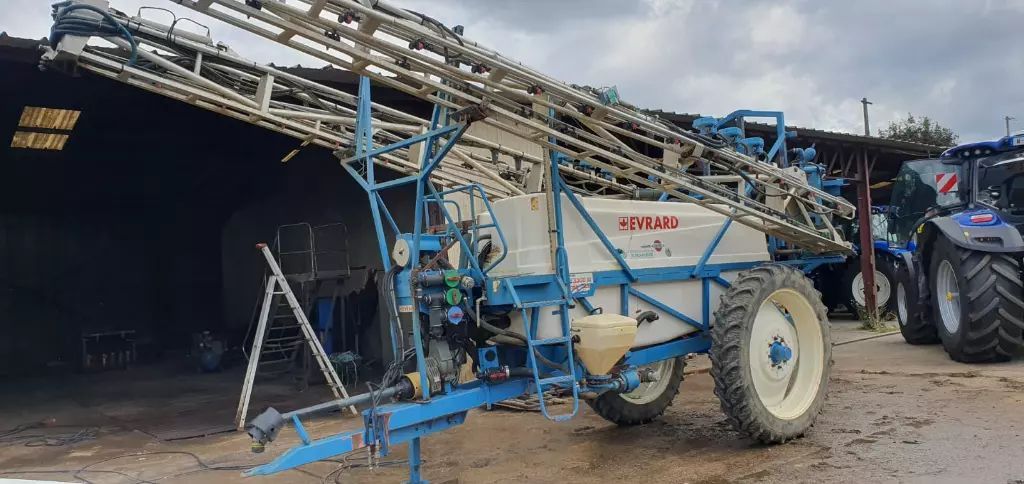 E-FARM: Evrard te 3300 - Sprayer - id M9DPIMS - €8,000 - Year of construction: 1997 - France