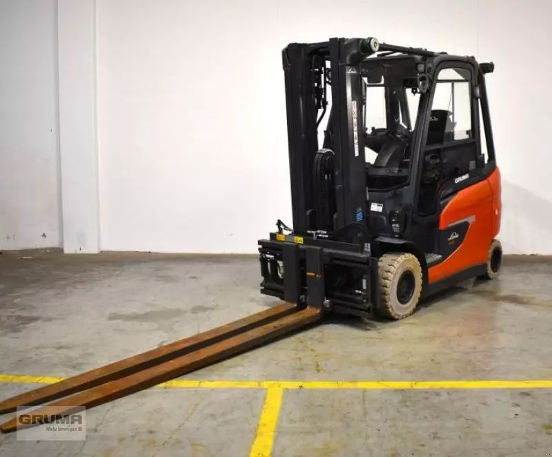 E-FARM: Linde e 25/600 hl 1252-01 - Мотокар - id 3SIUVTI - 45 950 € - Година на построяване: 2022 - Работни часове на двигателя: 725,Германия