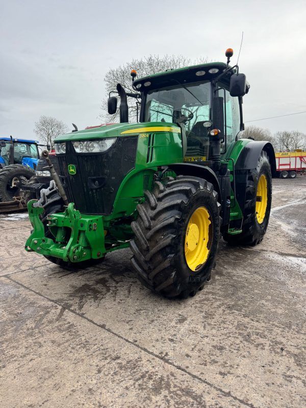 John Deere 7250 R Tractor €74,653