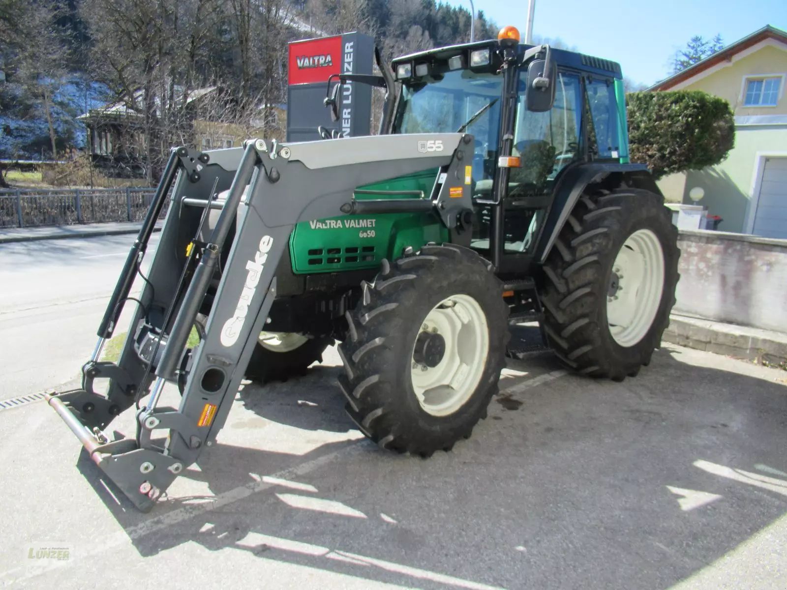 E-FARM: Valtra 6650 HiTech - Tractor - id VLRSQXF - 56.667 € - Año: 2000 - Horas: 5390,Potencia del motor: 110,Austria