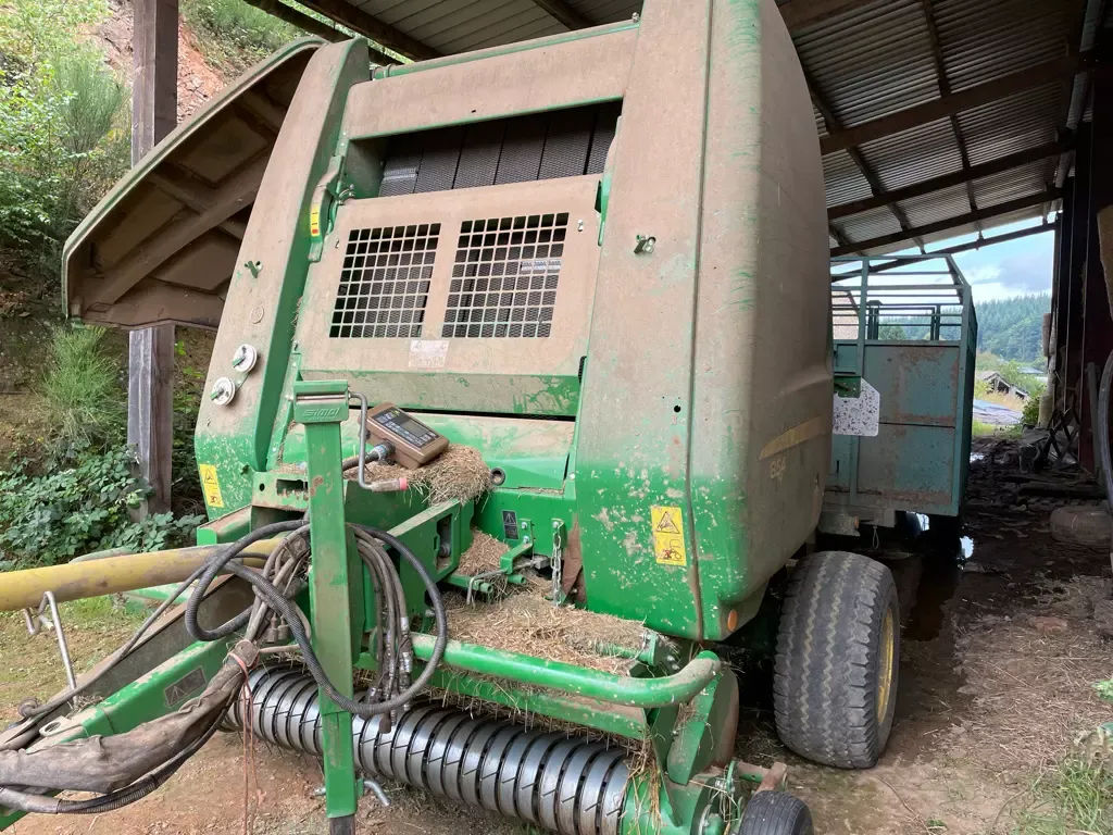 E-FARM: John Deere 854 - Baler - id C9ULHY5 - €24,000 - Year of construction: 2017 - France