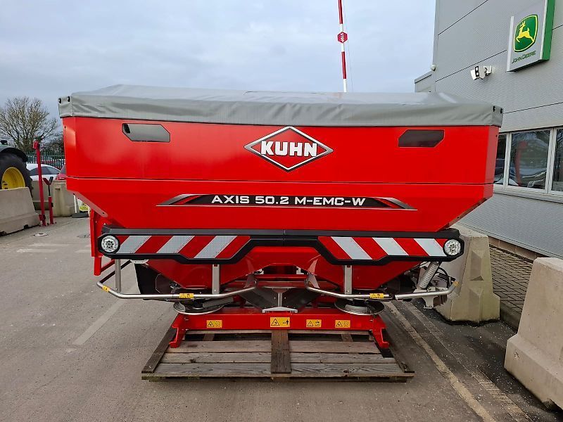 E-FARM: Kuhn axis 40.2 m emc w iso pro - Spandiconcime - id NY3K61I - 27.766 € - Regno Unito