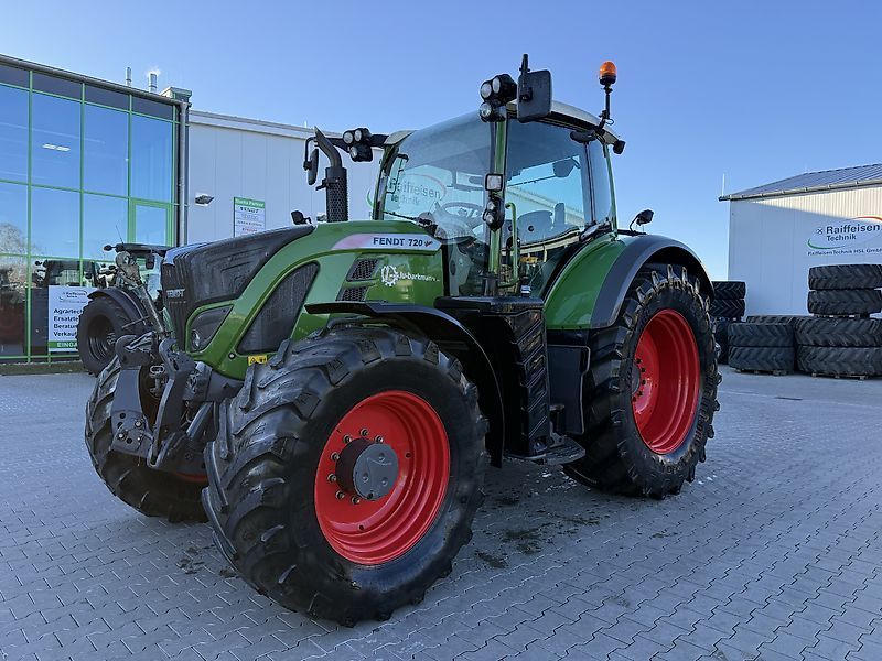E-FARM: Fendt 720 Vario - Tracteur - id SS5HRHT - 68 000 € - Année: 2017 - Lecture du nombre d'heure: 8 950,Puissance du moteur (chevaux): 200,Allemagne