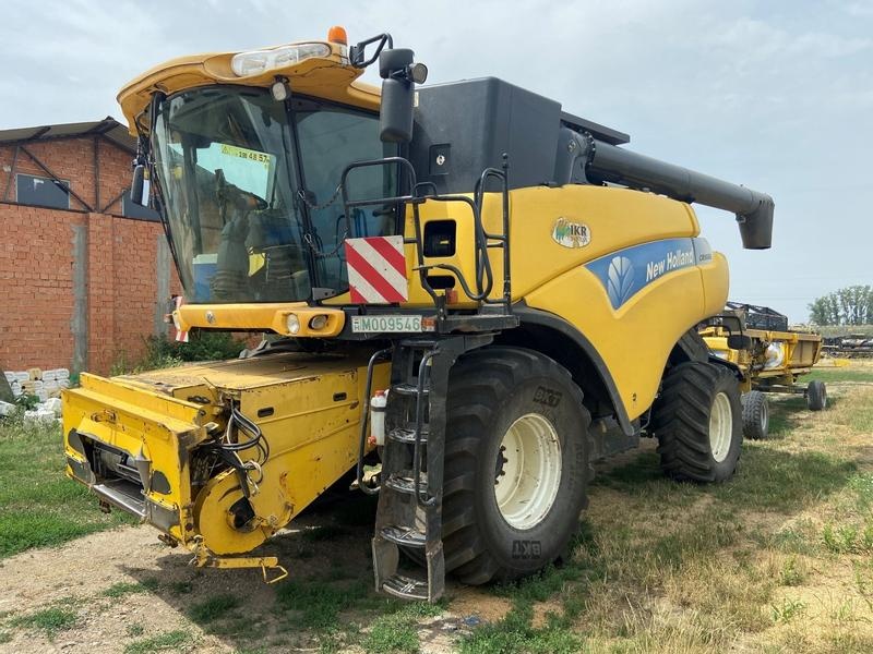 New Holland CR 9060 Elevation combine €60,500