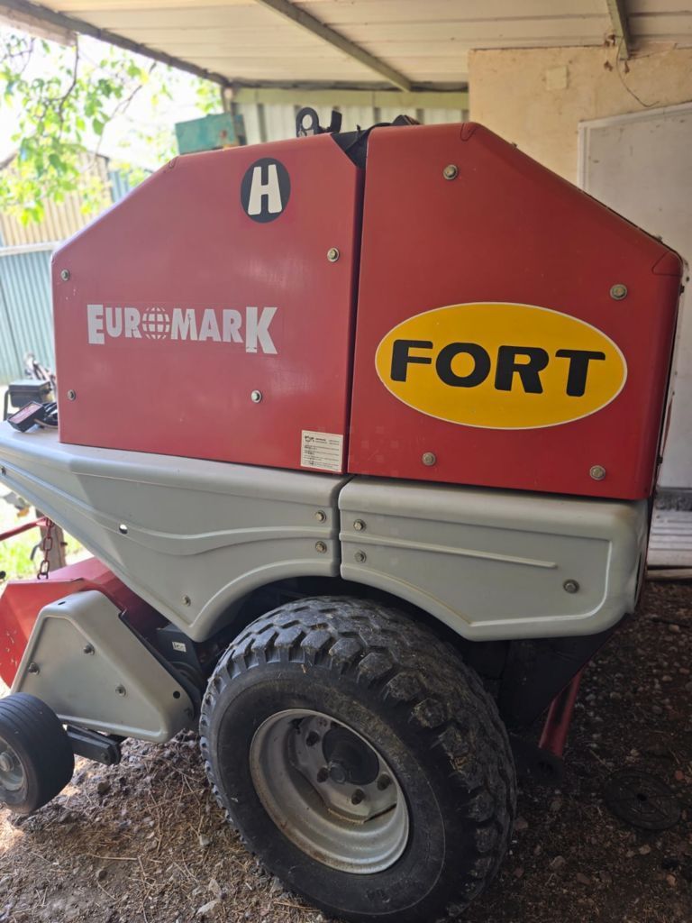 E-FARM: Fort fp 1200k - Empacadora - id QGBKYAR - 8600 € - Año: 2004 - Las balas producidas: 2500,Francia