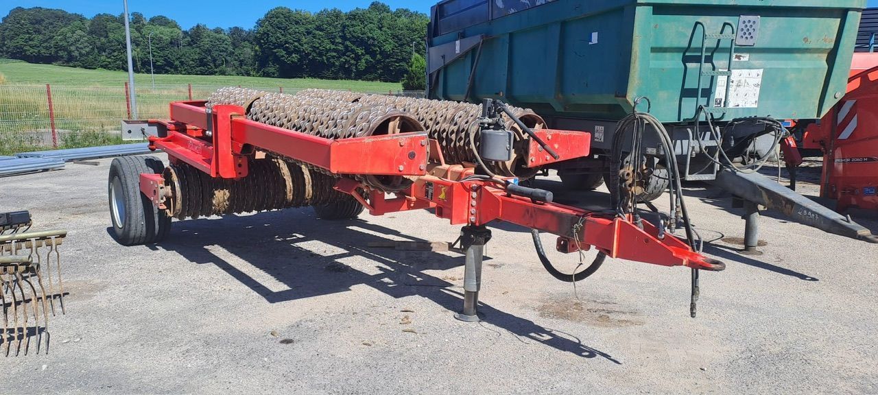 E-FARM: Quivogne rollmax 830 - Presses et rouleaux - id D74NKWW - 9 500 € - Année: 2019 - France