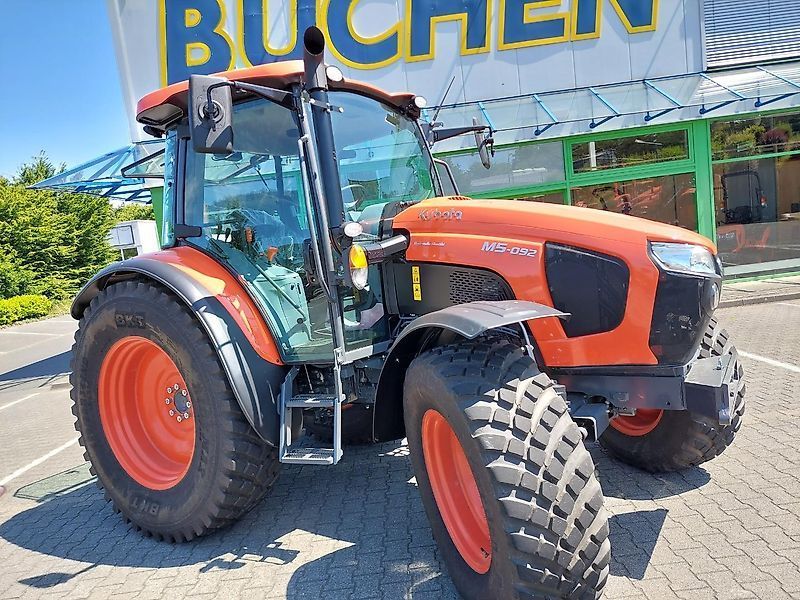 E-FARM: Kubota m5-092 cab - Traktor - id DNIWNED - Rok produkcji: 2025 - Motogodziny: 1,Moc silnika: 95,Niemcy