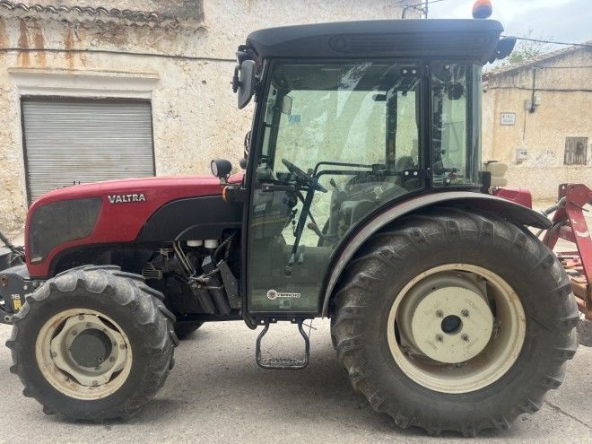 Valtra F105S Tractor €45,000