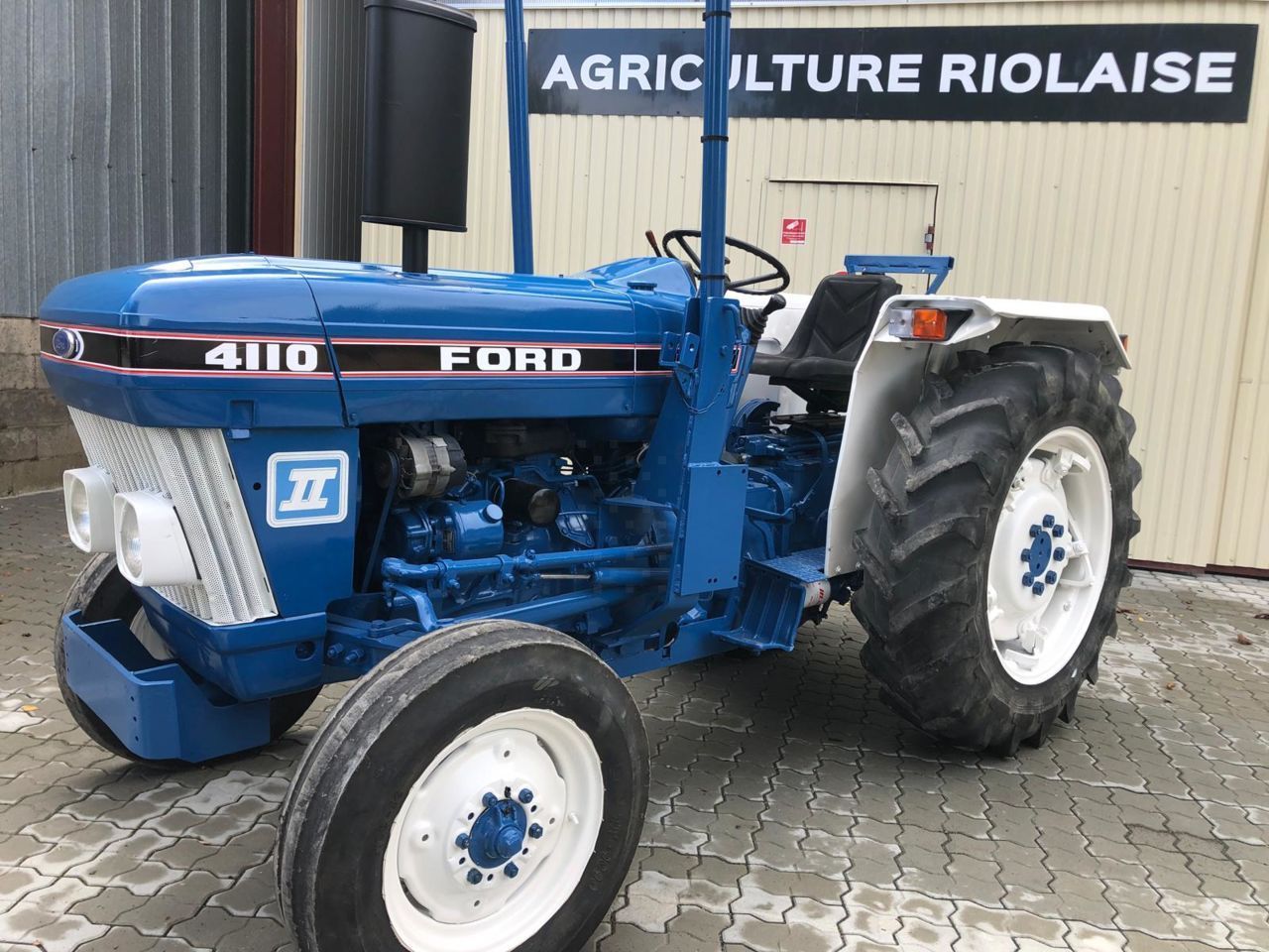 Ford 4110 tracteur à 15 000 € exo de tva Tractor
