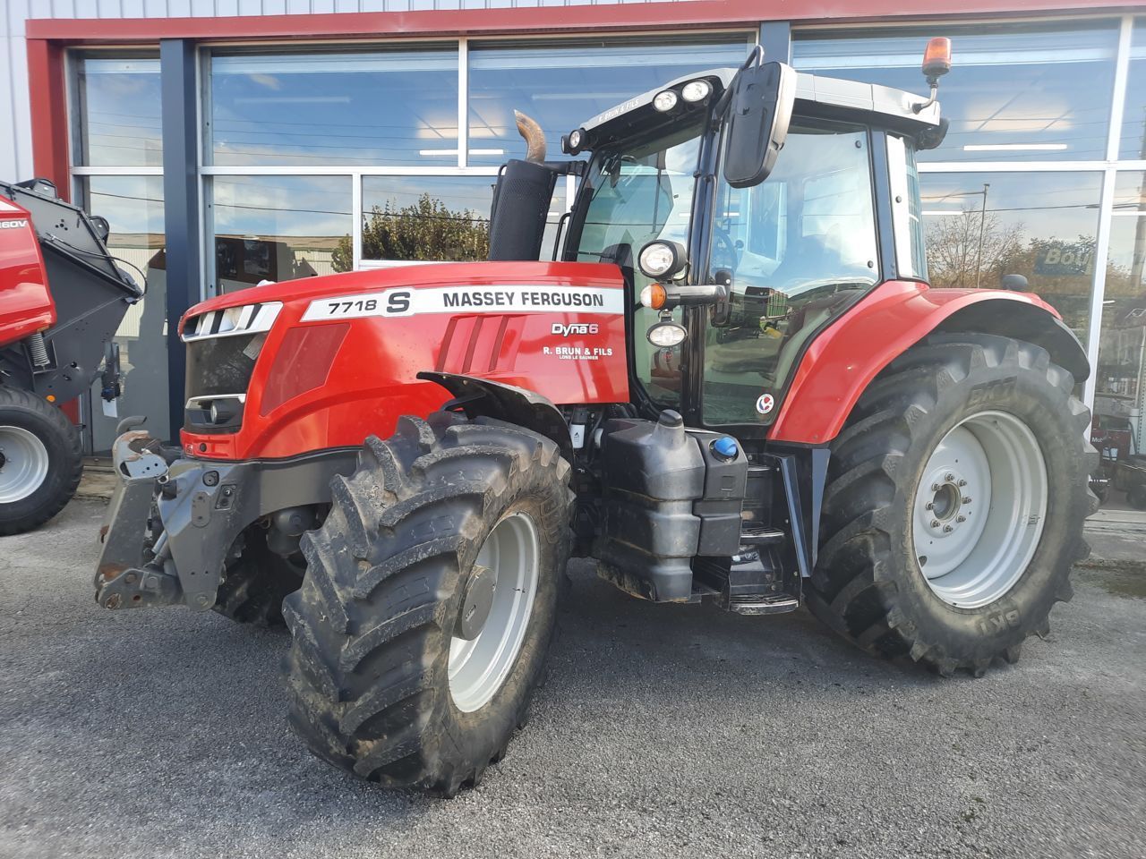 E-FARM: Massey Ferguson 7718S - Tractor - id V2TP4TK - 82.000 EUR - Anul: 2018 - Citeste ore: 5.002,Muterea motorului: 180,Franța