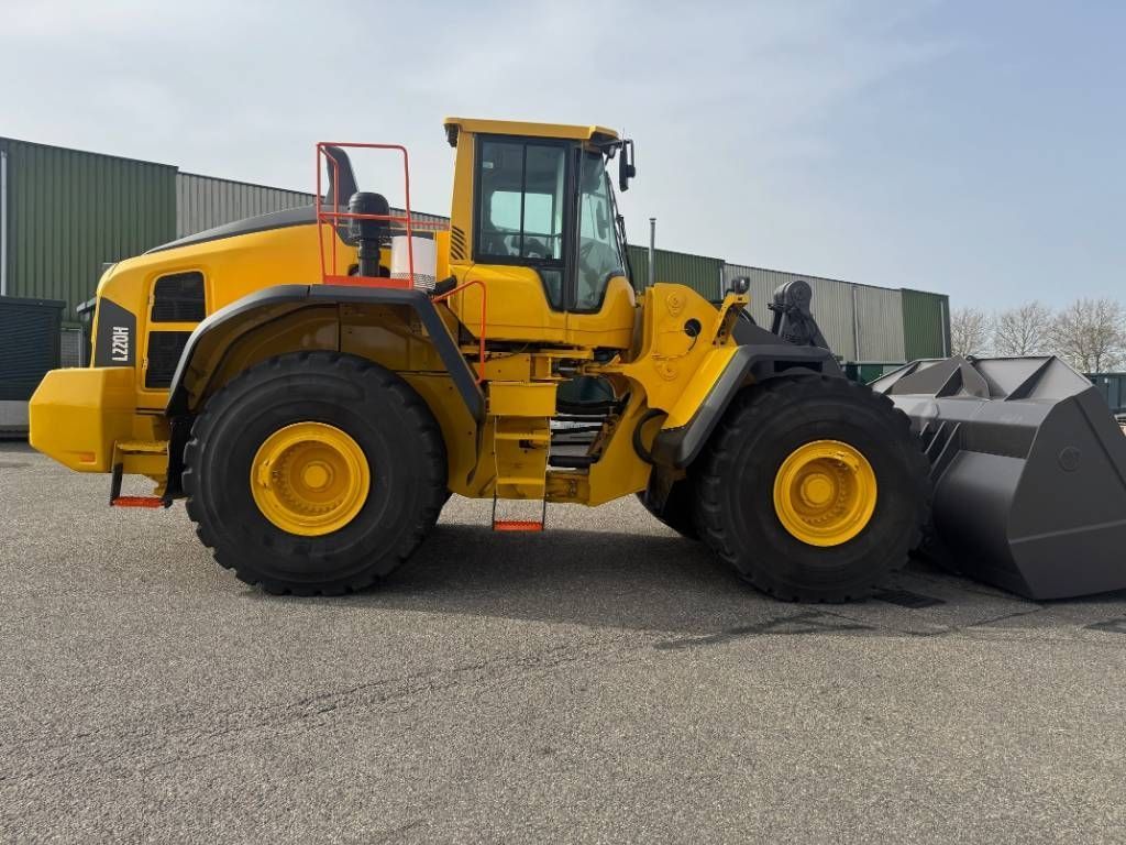VOLVO l 220 h Cargador de ruedas 108.500 €