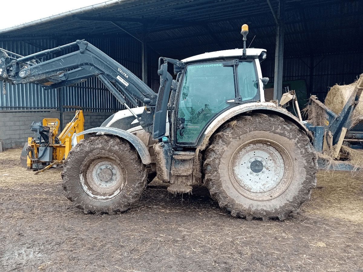 E-FARM: Valtra A134 - Traktor - id TT2UEWB - 83.000 € - Baujahr: 2020 - Abgelesene Motorstunden: 3.000,Motorleistung (PS): 145,Frankreich