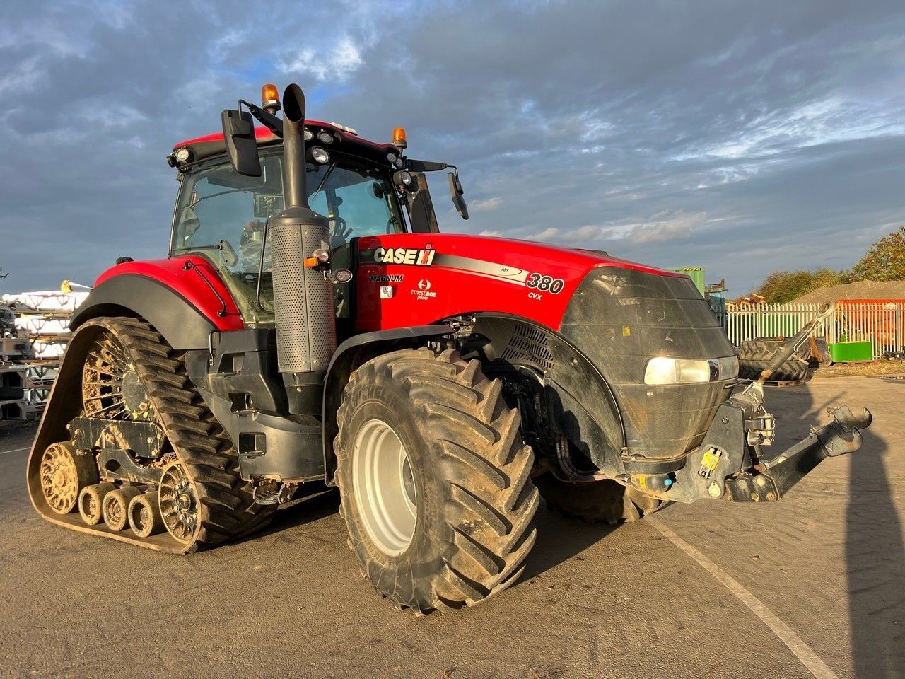 E-FARM: Case IH Magnum 380 CVX RowTrac - Traktor - id DDQIWQQ - 113 974 € - Rok produkcji: 2019 - Motogodziny: 5266,Moc silnika: 380,Zjednoczone Królestwo