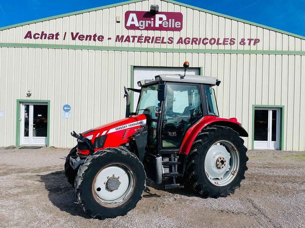 E-FARM: Massey Ferguson 5445 - Tractor - id DL3QACG - €33,000 - Year of construction: 2012 - Engine hours: 6,201,Engine power (HP): 100,France