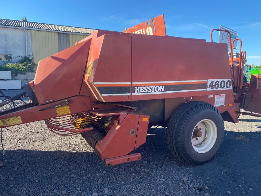 Hesston 4600 baler 9 700 €