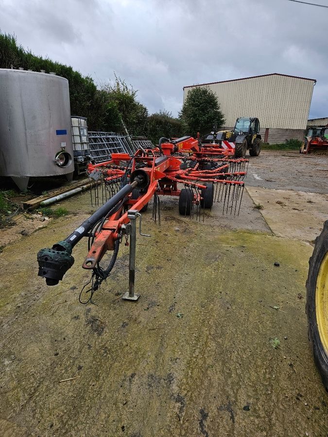 E-FARM: Kuhn GA 6632 - Faneuse - id BMZMCF1 - 11 000 € - Année: 2012 - France
