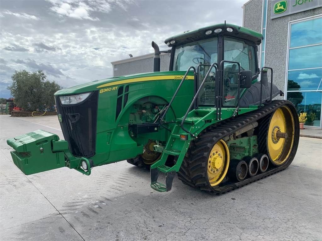 E-FARM: John Deere 8360 R - Traktor - id LKEZUNU - Baujahr: 2015 - Abgelesene Motorstunden: 8.500,Motorleistung (PS): 360,Italien