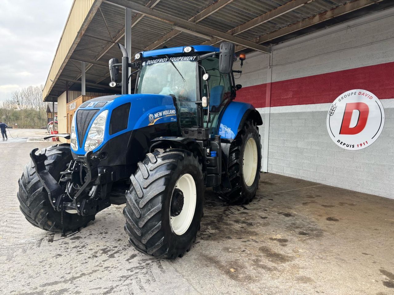 E-FARM: New Holland T7.200 - Tractor - id X8SXU6X - 55.000 € - Año: 2015 - Horas: 5500,Francia
