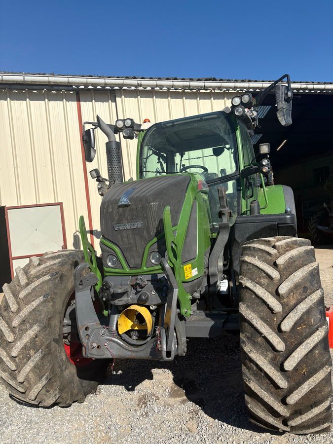 E-FARM: Fendt 716 Vario Power - Tractor - id RCNMRBZ - €105,000 - Year of construction: 2020 - Engine hours: 4,100,Engine power (HP): 165,France