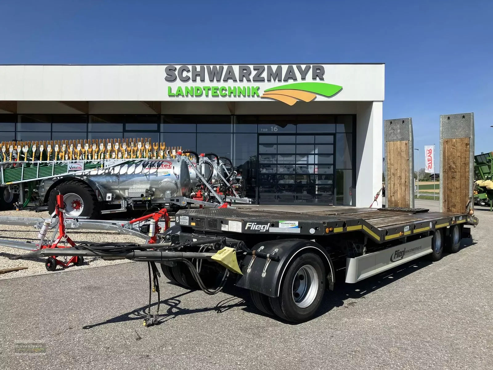 E-FARM: Fliegl 3 achs-tieflader agrar - Przyczepa - id 4DW9MCL - 26 583 € - Rok produkcji: 2021 - Austria