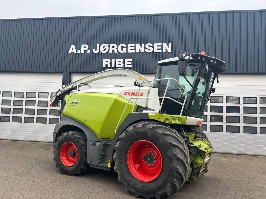 E-FARM: Claas Jaguar 960 - Önjáró takarmánybetakarítógép - id XMXQG8I - 307 670 EUR - Gyártási év: 2020 - Üzemóra (motor): 2610,Motor teljesítménye (LE): 653,Dánia