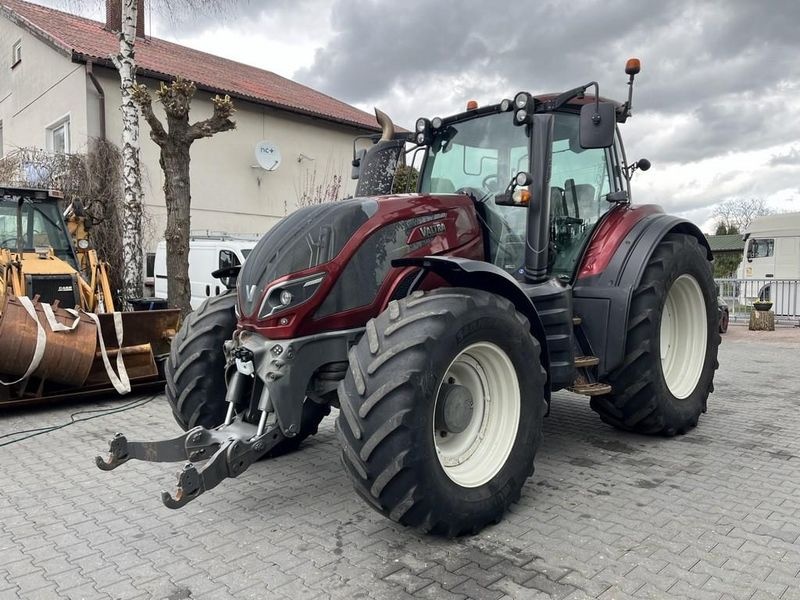 Valtra T 174 E-Versu tractor €66,817