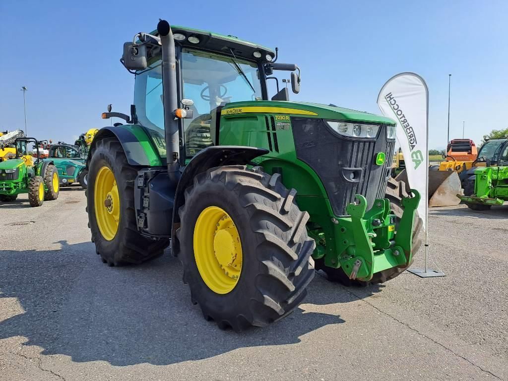E-FARM: John Deere 7230 R - Tractor - id YKRJRZW - 58.000 € - Año: 2017 - Horas: 9781,Potencia del motor: 230,Italia