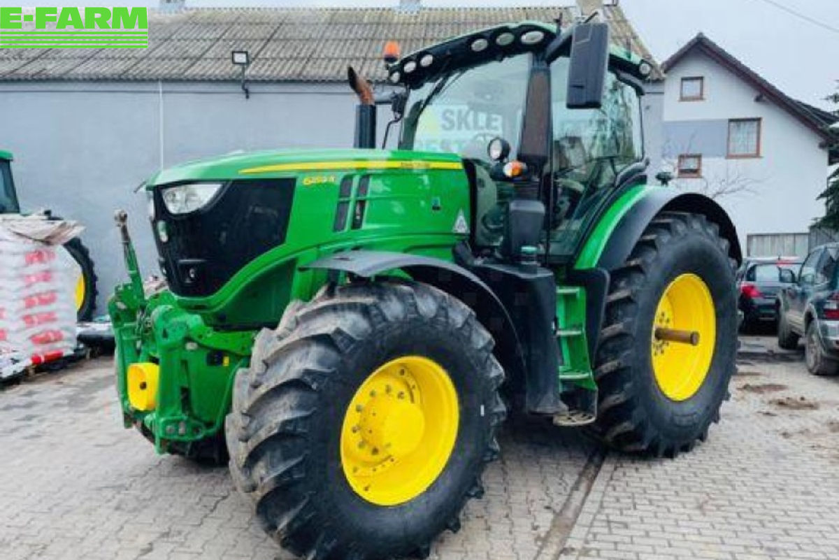 John Deere 6250 R tractor €104,094