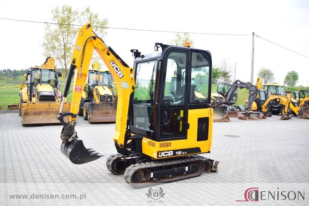 JCB 19c-1 gravemaster jcb 8020 kubota kx019 Mini excavator €18,787