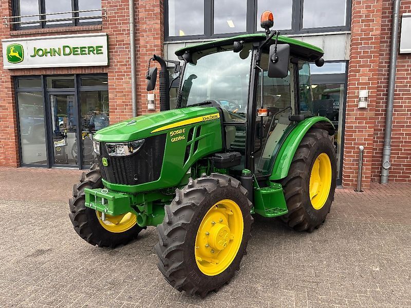 E-FARM: John Deere 5058 E - Traktor - id QTKTYJK - 40.950 € - Baujahr: 2025 - Abgelesene Motorstunden: 2,Motorleistung (PS): 60,Deutschland