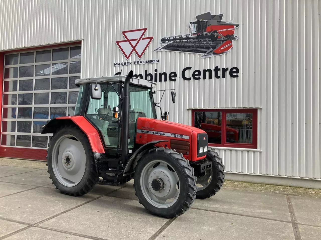 Massey Ferguson 6255 Tractor €25,000