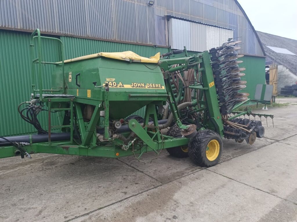 E-FARM: John Deere 740A - Semoir - id G5DJ9V8 - 5 800 € - Année: 2001 - Allemagne