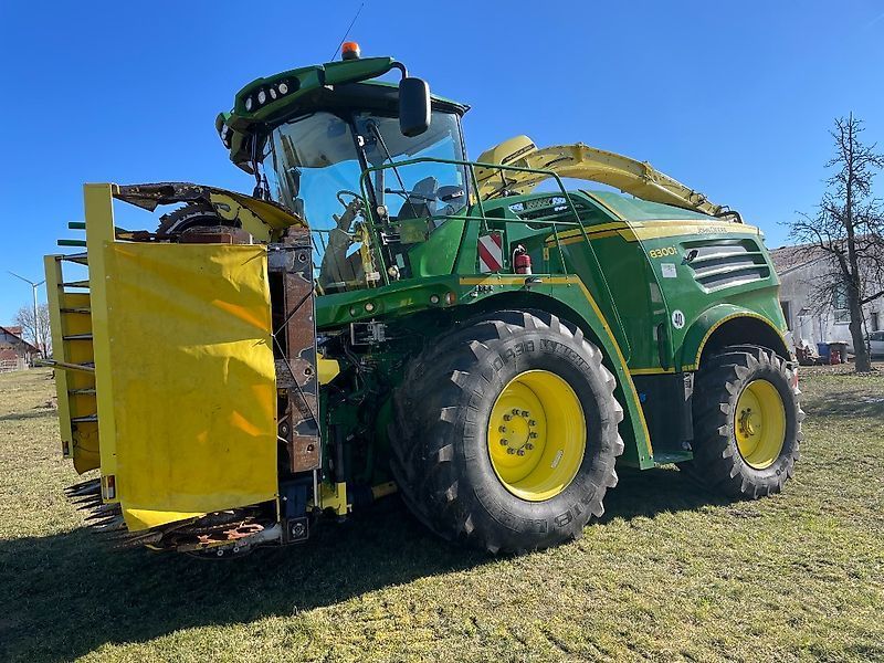 E-FARM: John Deere 8300 - Cosechadora de forraje autopropulsada - id TESZBLU - Año: 2017 - Horas: 2911,Alemania