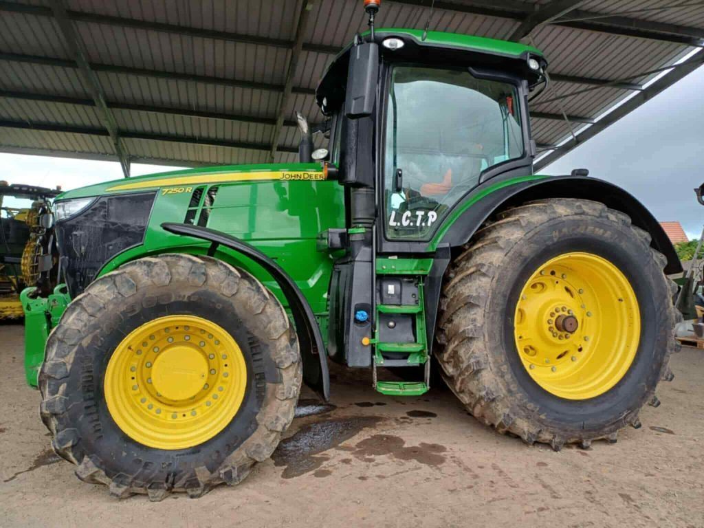 John Deere 7250 R Tractor €89,000
