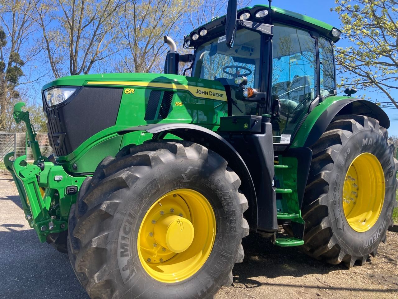 E-FARM: John Deere 6R 195 - Traktor - id KXKTXLM - 160.000 € - Baujahr: 2023 - Abgelesene Motorstunden: 950,Motorleistung (PS): 195,Frankreich