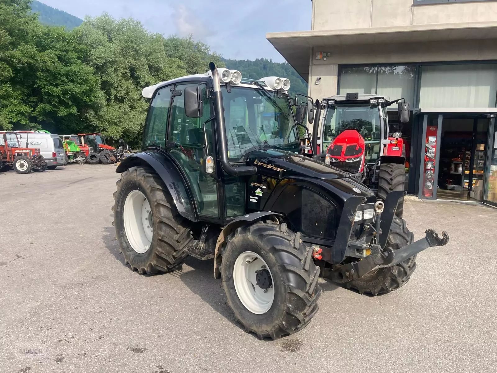 E-FARM: Lindner Geotrac 64 - Tractor - id GYXBYU3 - €48,673 - Year of construction: 2012 - Engine hours: 800,Engine power (HP): 76,Austria