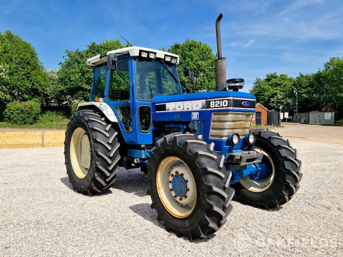E-FARM: Ford 8210 - Traktor - id LXJZNX1 - 17 503 € - Rok produkcji: 1992 - Zjednoczone Królestwo