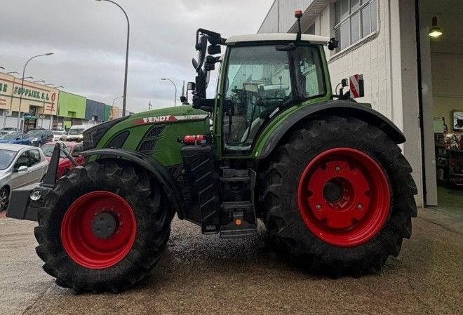 Fendt 722 Vario Tractor €196,000