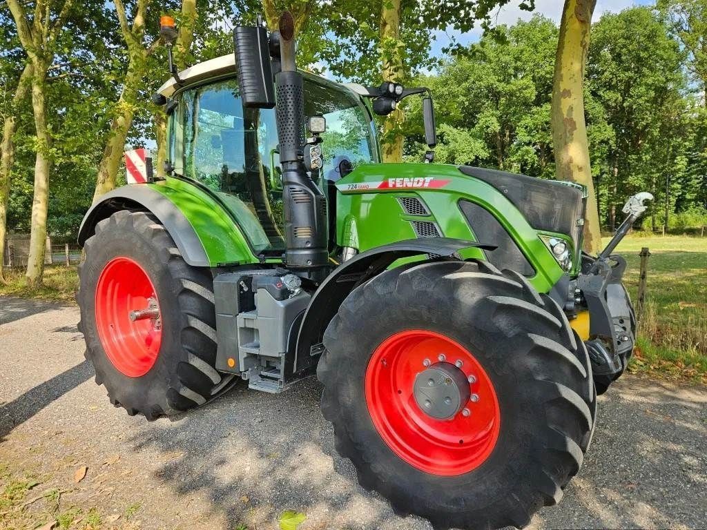 E-FARM: Fendt 724 Vario - Tractor - id BHNTWT7 - 155.000 € - Año: 2020 - Horas: 2700,Potencia del motor: 240,Países Bajos