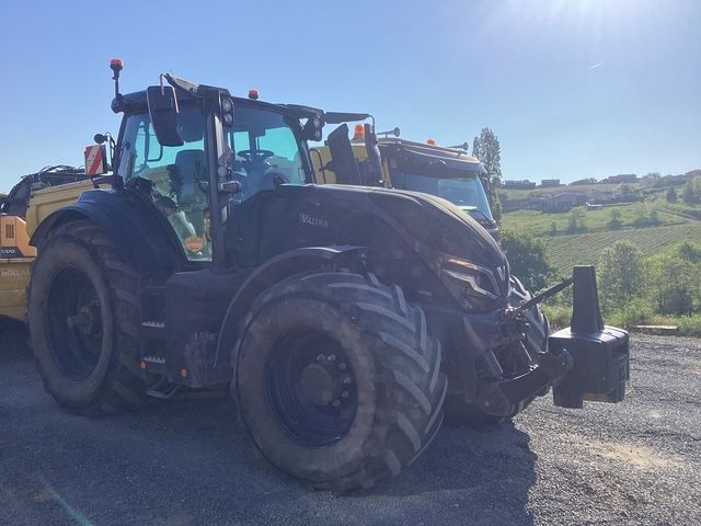 Valtra Q 285 Tractor €142,000