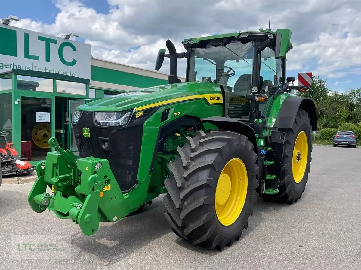 E-FARM: John Deere 8R 340 - Traktor - id 1NLENCM - 296.575 € - Produktionsår: 2024 - Motortimer: 11,Motoreffekt (HP): 340,Østrig