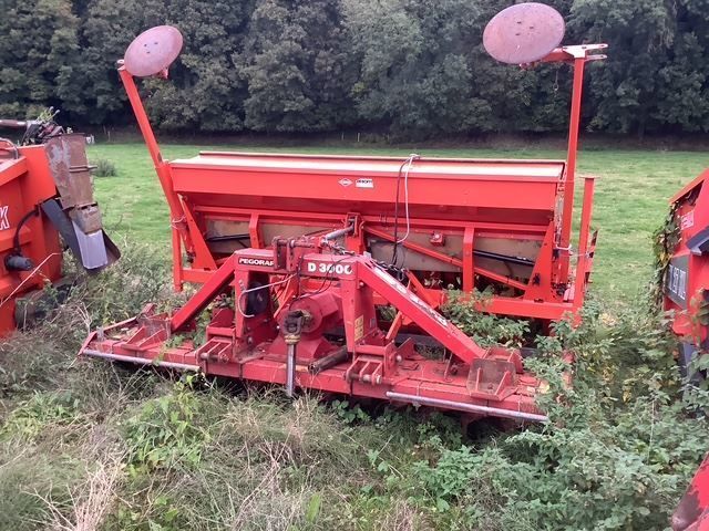 E-FARM: Kuhn COMBINE KUHN - Kombi-såmaskine - id QERWDD6 - 9.500 € - Produktionsår: 2003 - Frankrig